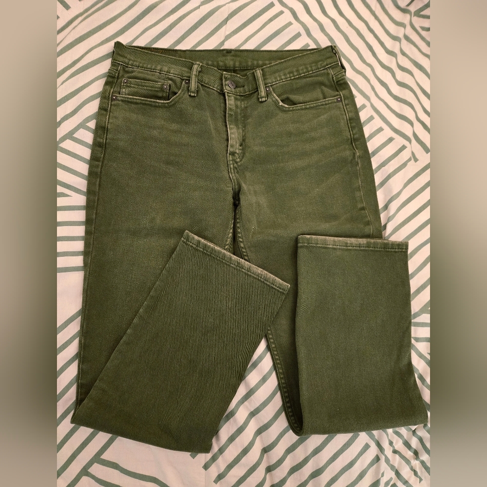 Levi's Women's Straight Jeans in Olive